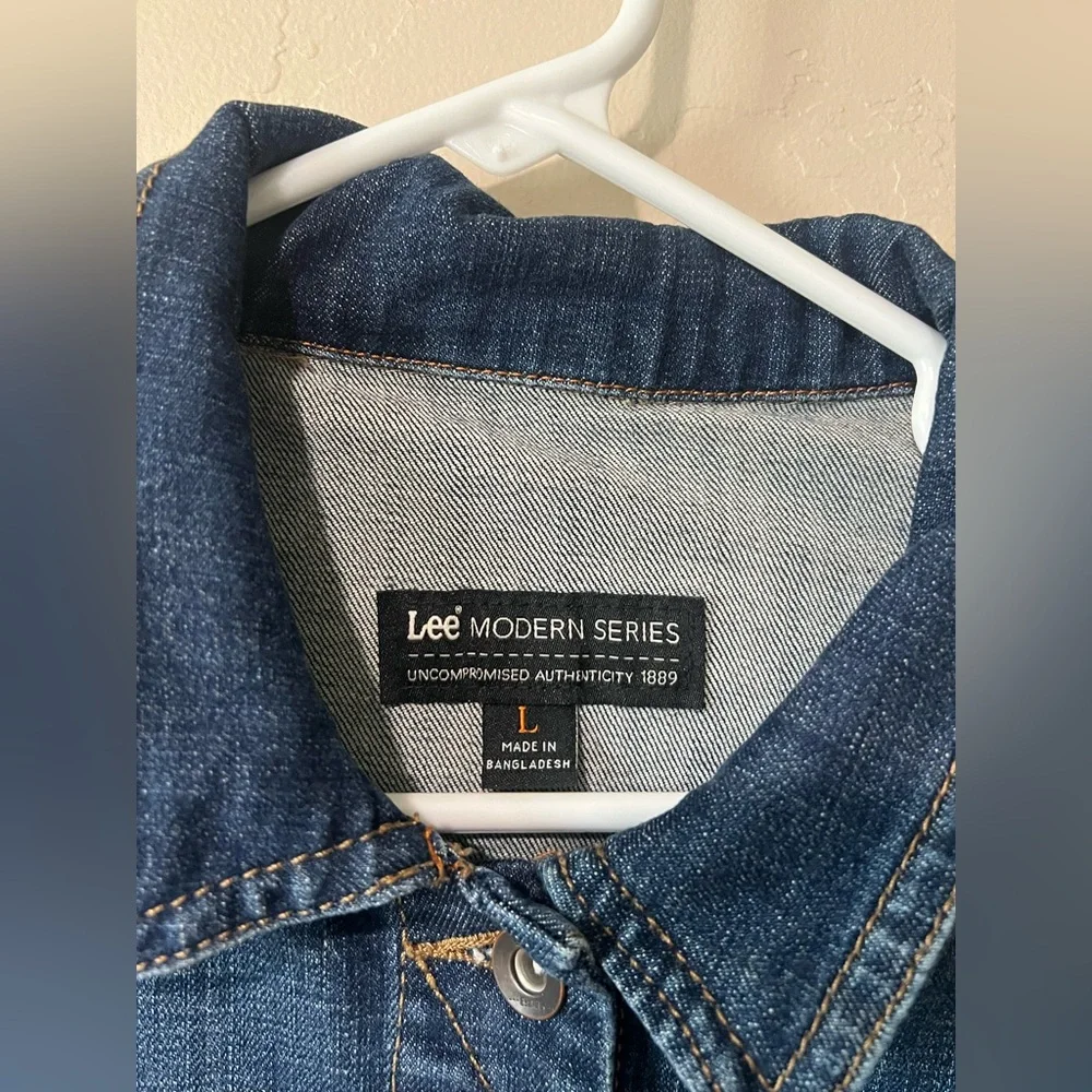 Lee Modern Series Trucker Style Denim Jacket Medium/Dark Wash Size L